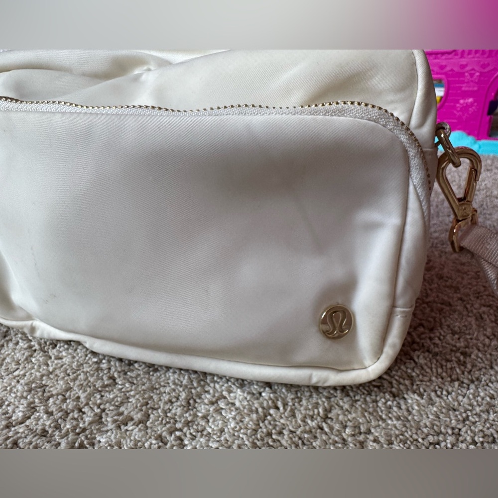 Bag Lot - Picture 2 of 15